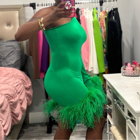 Green One Sleeve Custom Ostrich Feathers Bodycon Mini Dress - Picture 12 of 15